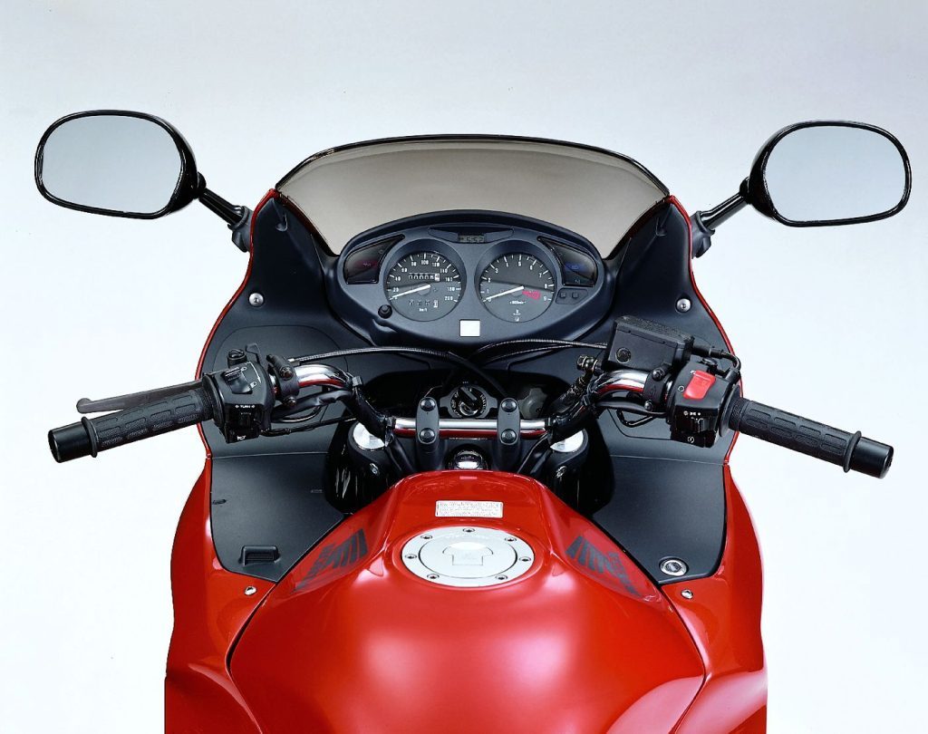 Bywalec Kurortów | Honda Deauville 650/700 | Świat Motocykli