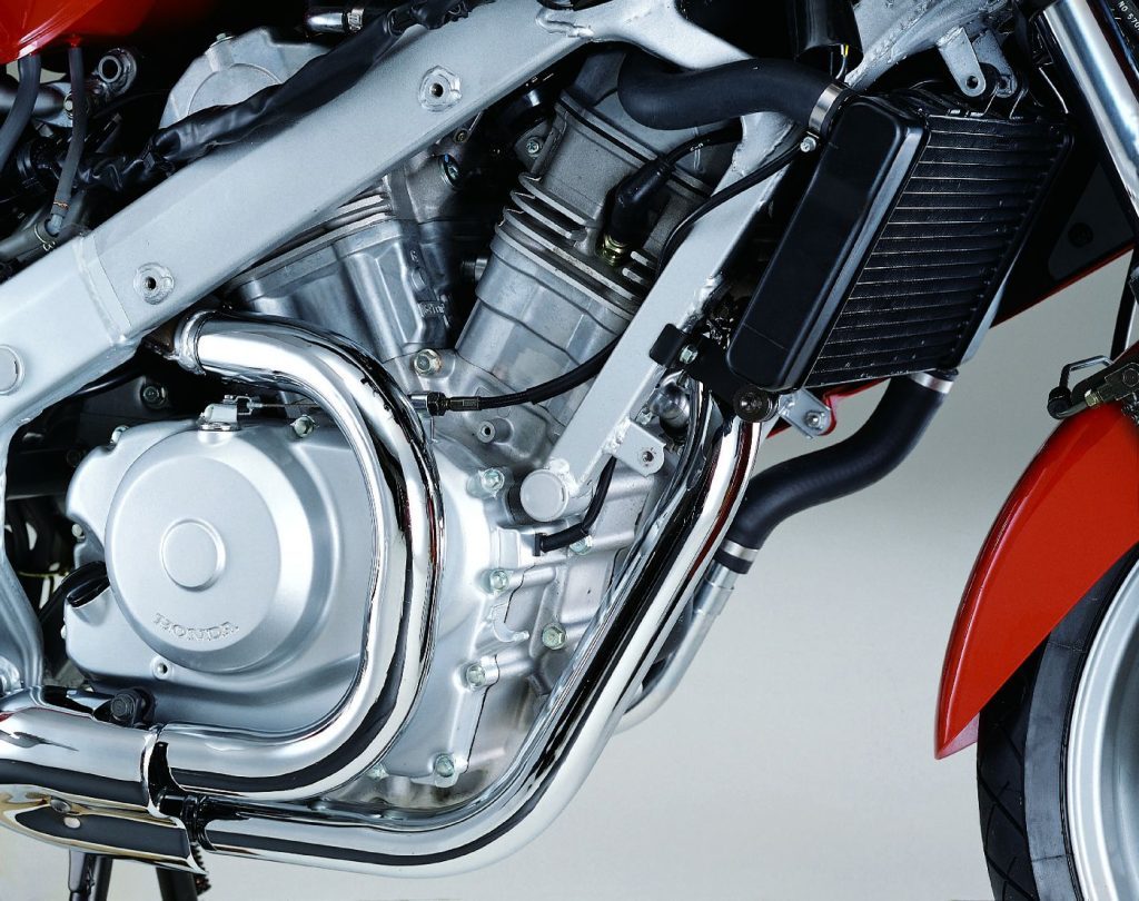 Bywalec kurortów Honda Deauville 650/700 Świat Motocykli