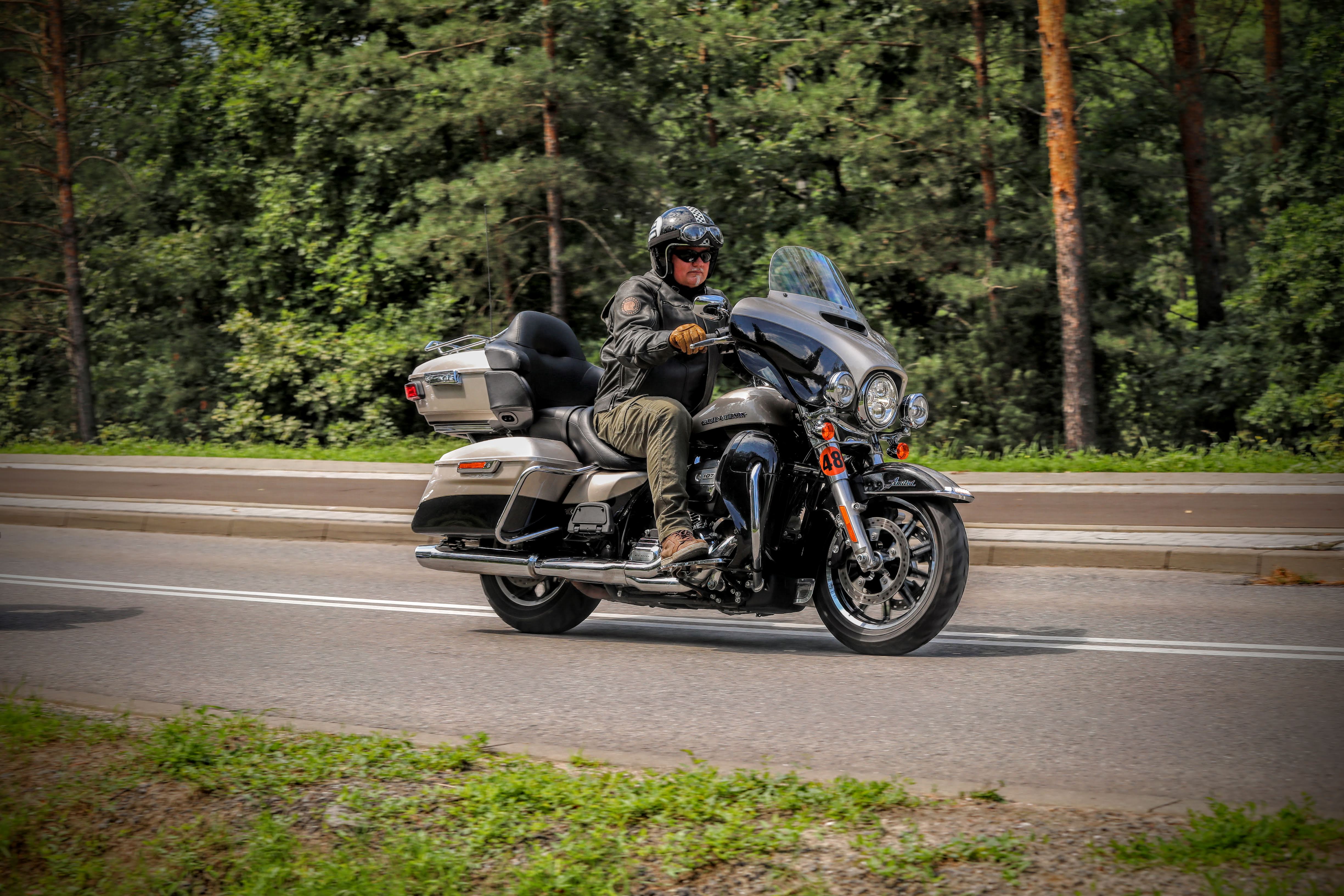 20.07.2018 Warszawa , Motocykle Harley Davidson - Utra Limited oraz Indian Roadmaster testuja Lech Potynski i Michal Mazurek . Fot. Slawomir Kaminski / Agencja Gazeta