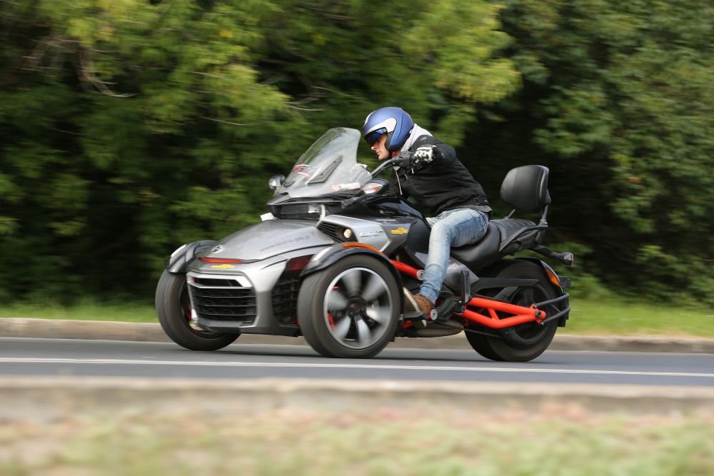 CanAm Spyder F3 motocykl to, czy samochód? Świat