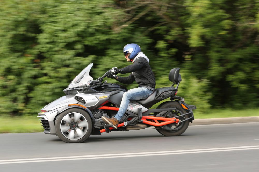 CanAm Spyder F3 motocykl to, czy samochód? Świat