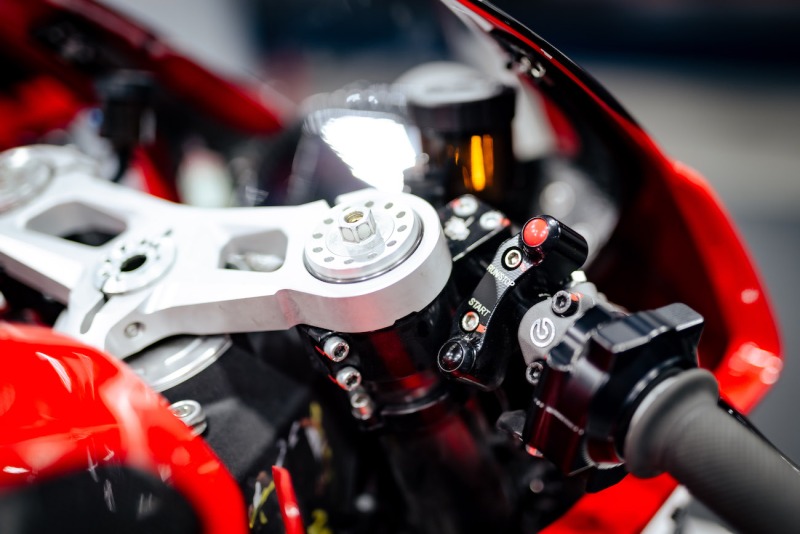 AF-Racing-2024-19_Ducati_V2_kierownica