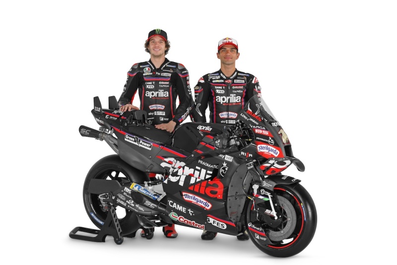 Aprilia-Racing-prezentacja-2025-Jorge-Martin-Marco-Bezzecchi-Lorenzo-Savadori-3-kopia