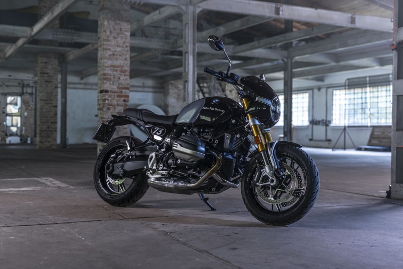 BMW-R-12-nighT-Auto-Fus-Group-2