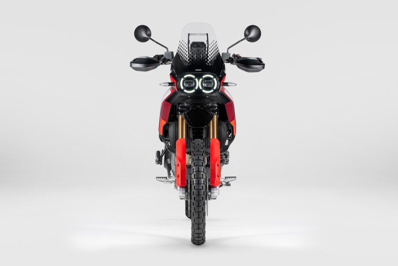 Ducati-DesertX-Rally-2024-Studio-7