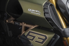 Ducati-Diavel-1260-Lamborghini-2021-1