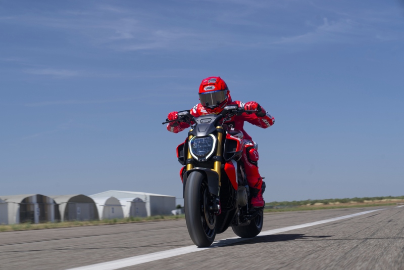 MY26_DIAVELV4_RS_DYNAMIC-_16__UC843621_High