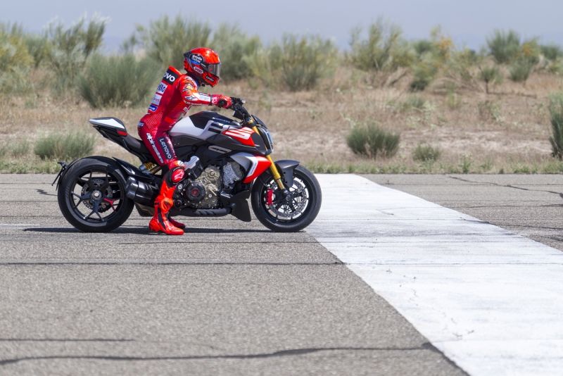 MY26_DIAVELV4_RS_DYNAMIC-_9__UC843614_High