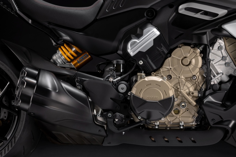 MY26_DIAVELV4_RS_STUDIO-_14__UC843605_High