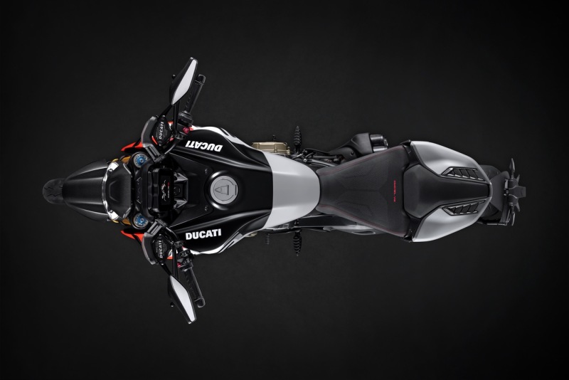 MY26_DIAVELV4_RS_STUDIO-_15__UC843567_High