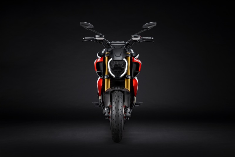 MY26_DIAVELV4_RS_STUDIO-_16__UC843569_High