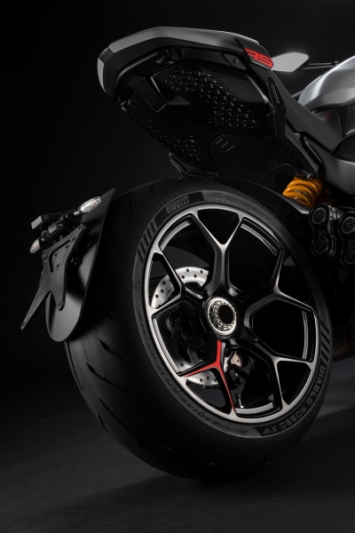 MY26_DIAVELV4_RS_STUDIO-_18__UC843570_High