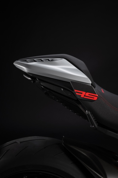 MY26_DIAVELV4_RS_STUDIO-_34__UC843585_High