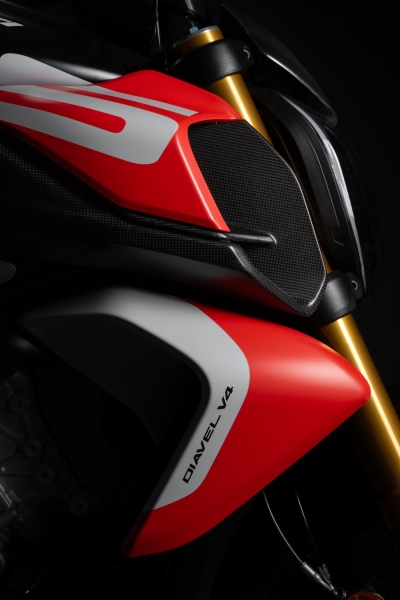 MY26_DIAVELV4_RS_STUDIO-_35__UC843587_High