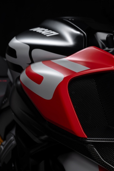 MY26_DIAVELV4_RS_STUDIO-_37__UC843588_High