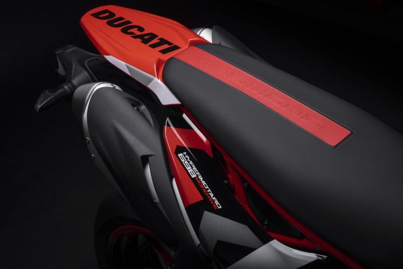Ducati-Hypermotard-698-Mono-2024-126