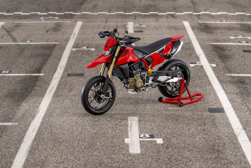 Ducati-Hypermotard-698-Mono-2024-15