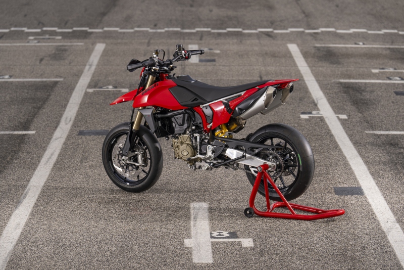 Ducati-Hypermotard-698-Mono-2024-16