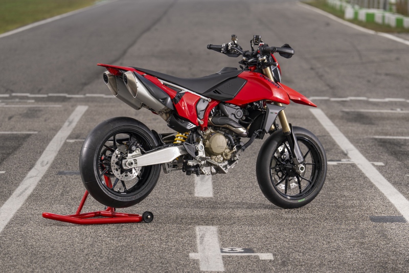 Ducati-Hypermotard-698-Mono-2024-17