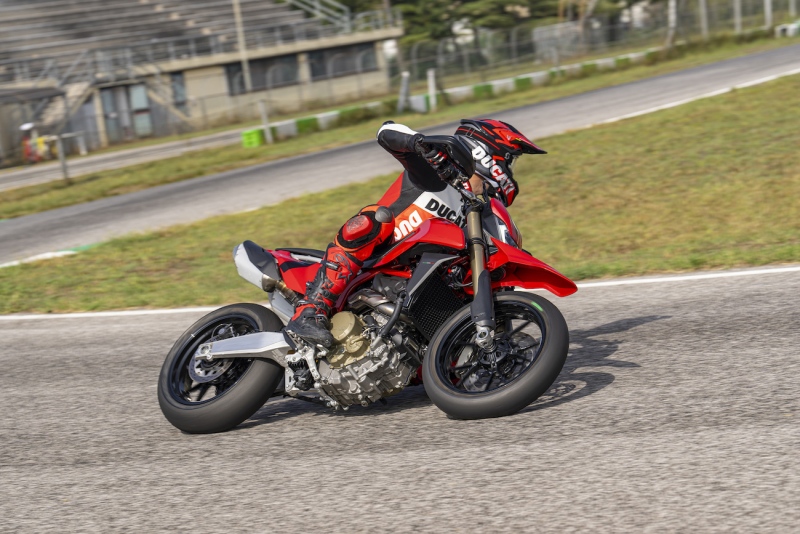 Ducati-Hypermotard-698-Mono-2024-29