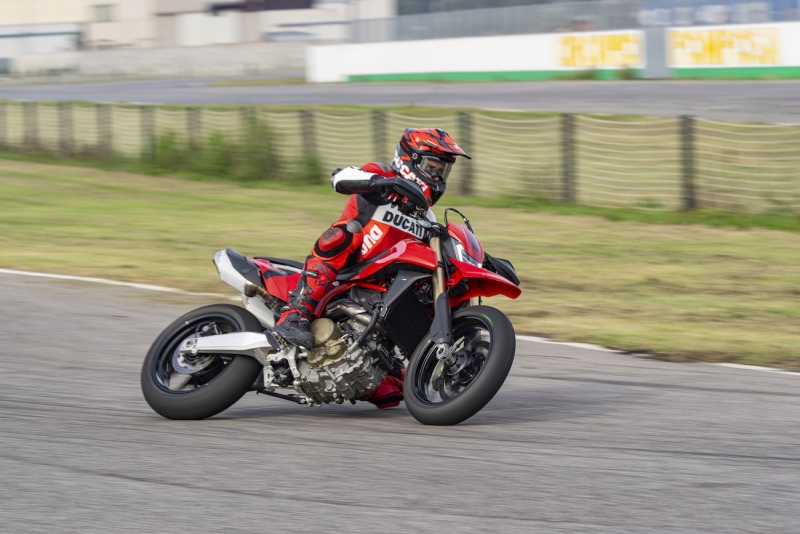 Ducati-Hypermotard-698-Mono-2024-51