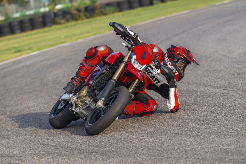 Ducati-Hypermotard-698-Mono-2024-76