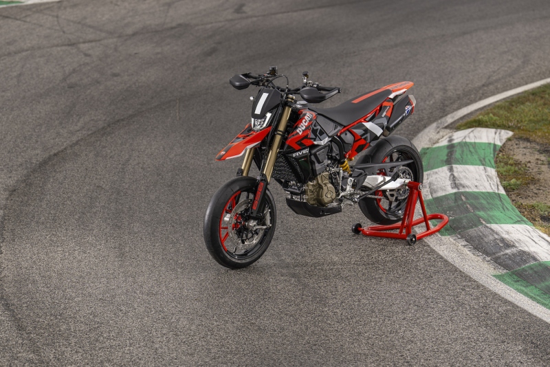 Ducati-Hypermotard-698-Mono-2024-9
