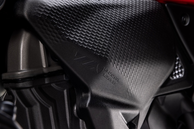 ducati-monster-2026-studio-13