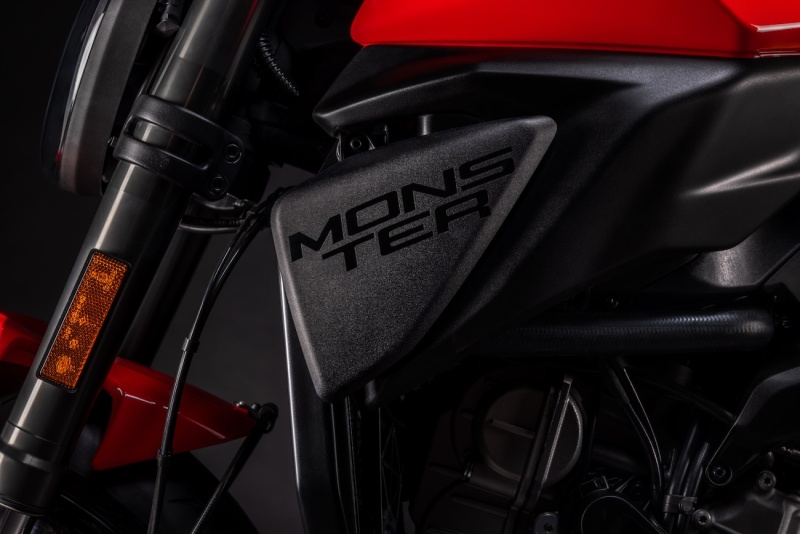 ducati-monster-2026-studio-15