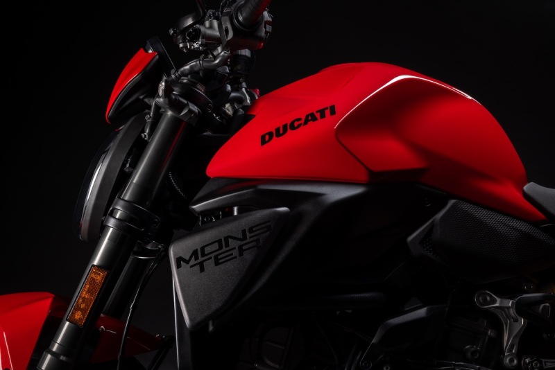 ducati-monster-2026-studio-16