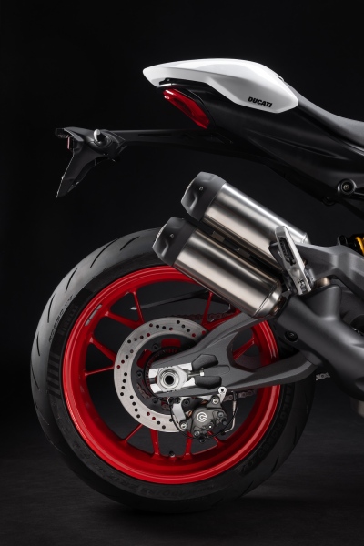 ducati-monster-2026-studio-22