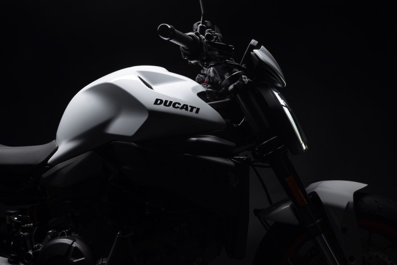 ducati-monster-2026-studio-23