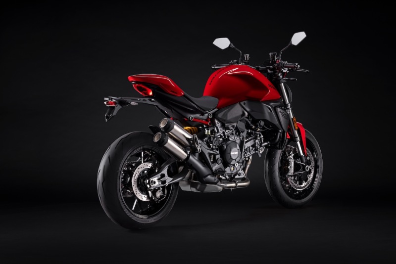 ducati-monster-2026-studio-3