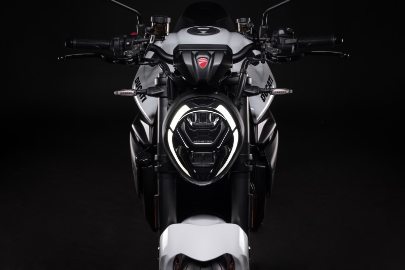 ducati-monster-2026-studio-30