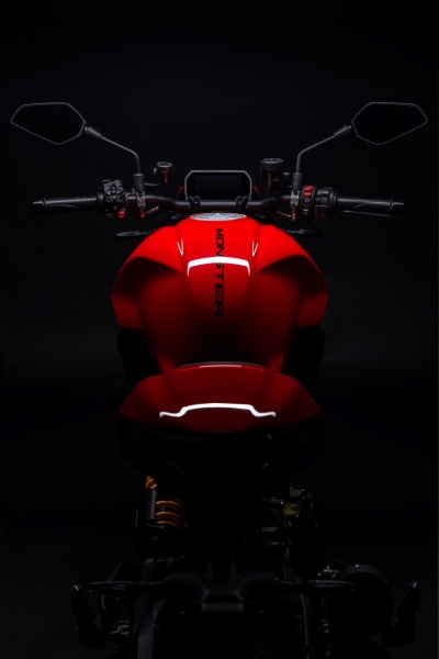 ducati-monster-2026-studio-35