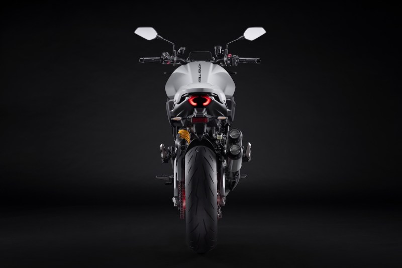 ducati-monster-2026-studio-39