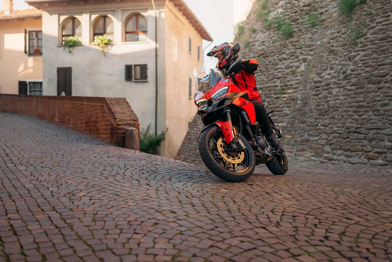 Ducati-Multistrada-V2-2025-akcja-41