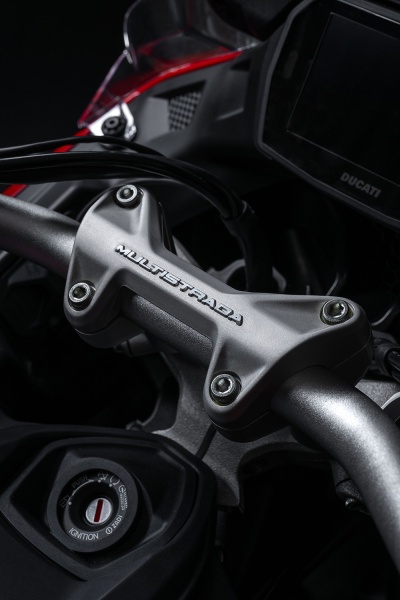 Ducati-Multistrada-V2-2025-studio-20