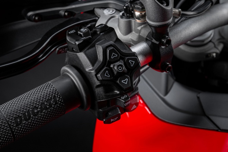 Ducati-Multistrada-V2-2025-studio-23