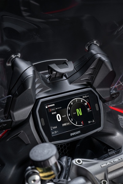 Ducati-Multistrada-V2-2025-studio-32