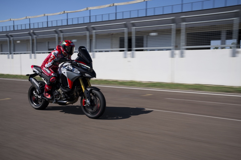 Ducati-Multistrada-V4-RS-2026-18