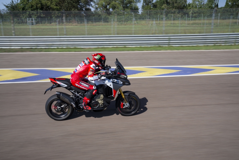 Ducati-Multistrada-V4-RS-2026-22