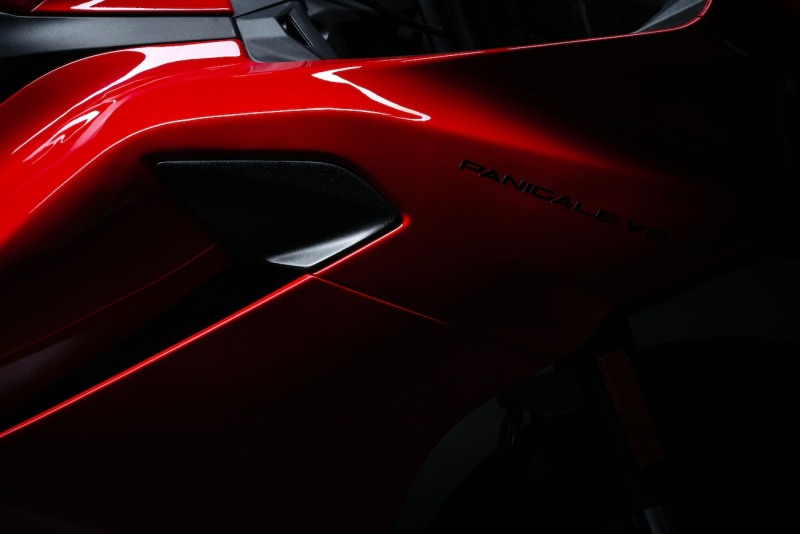 Ducati-Panigale-V2-2025-10