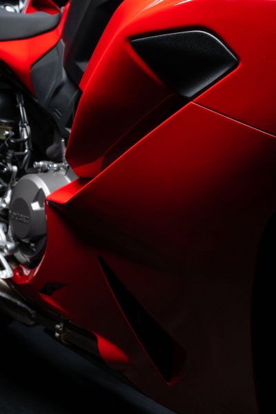 Ducati-Panigale-V2-2025-11