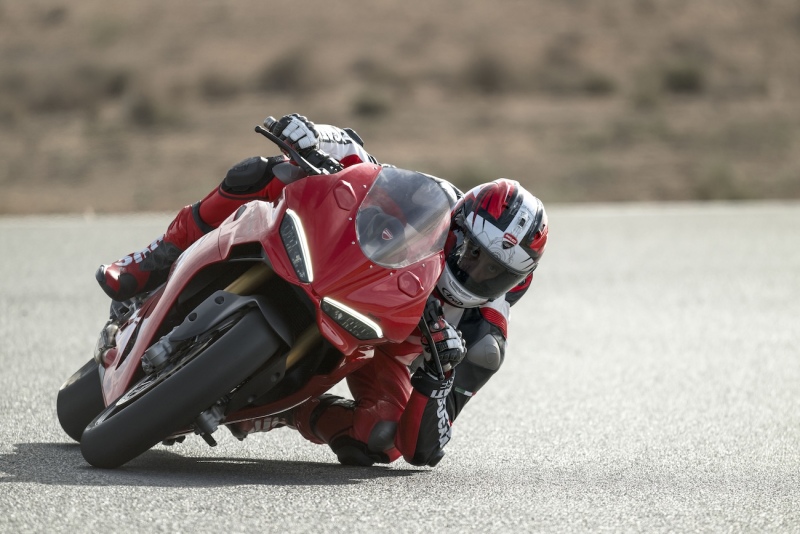 Ducati-Panigale-V2S-2025-11