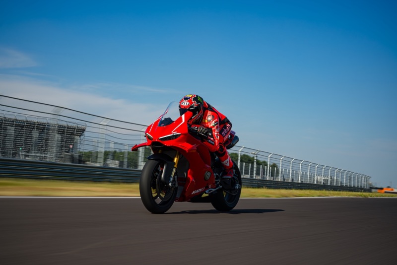 Ducati-Panigale-V4-R-2026-Nicolo-Bulega-12