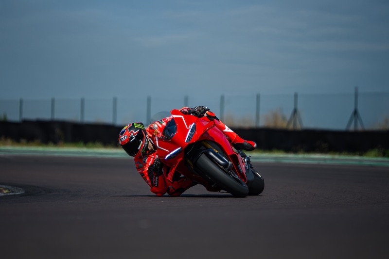 Ducati-Panigale-V4-R-2026-Nicolo-Bulega-19