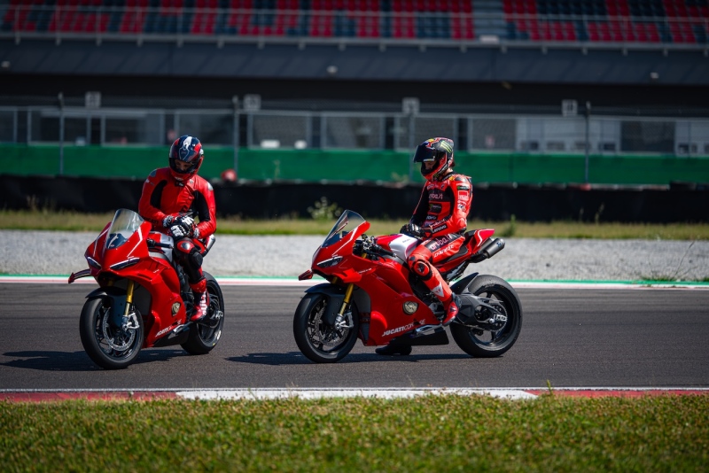 Ducati-Panigale-V4-R-2026-Nicolo-Bulega-23