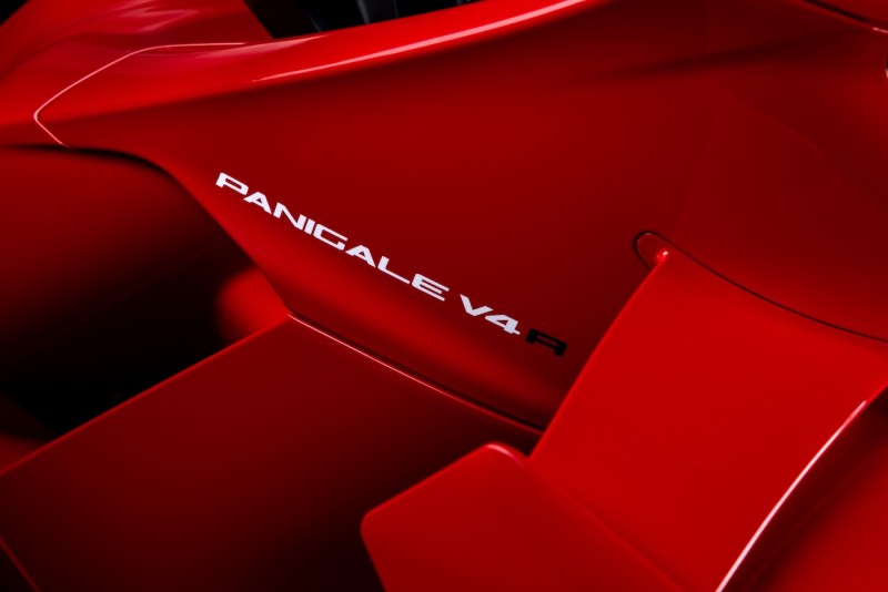 Ducati-Panigale-V4-R-2026-studio-13