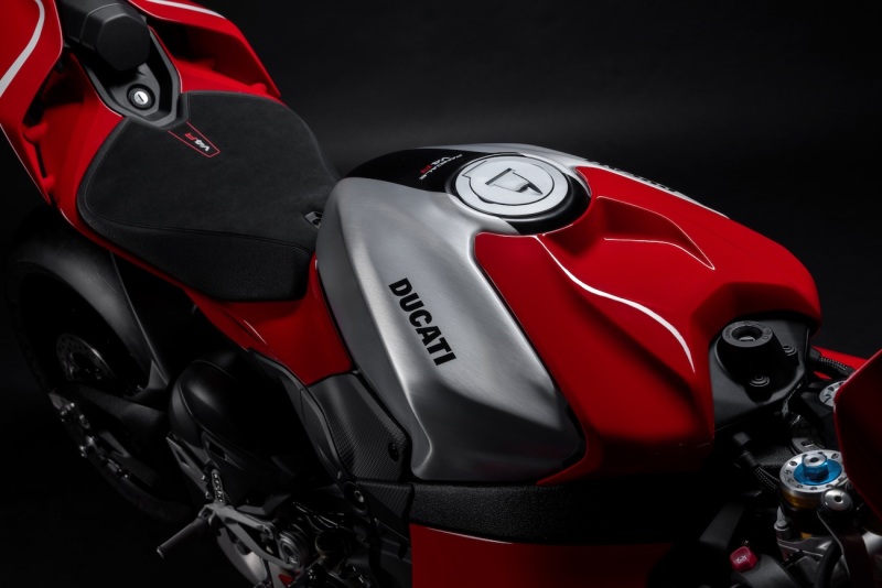 Ducati-Panigale-V4-R-2026-studio-14